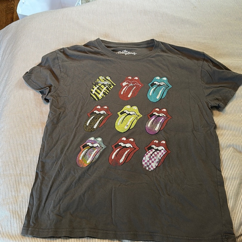 baggy teeshirt